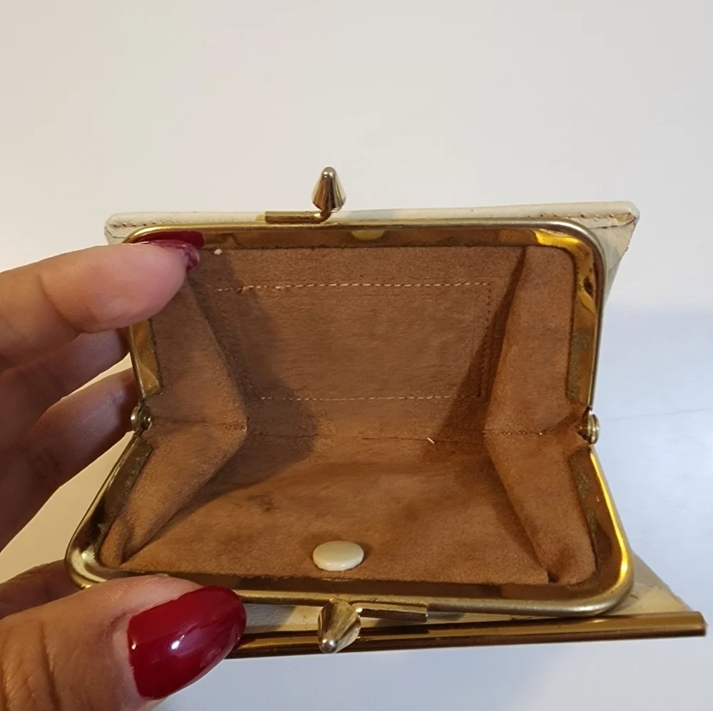 Daniel de Paris Vintage Ivory leather small Beaded  coins wallet